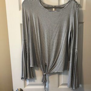 Bell sleeve tie front shirt. Navy and white